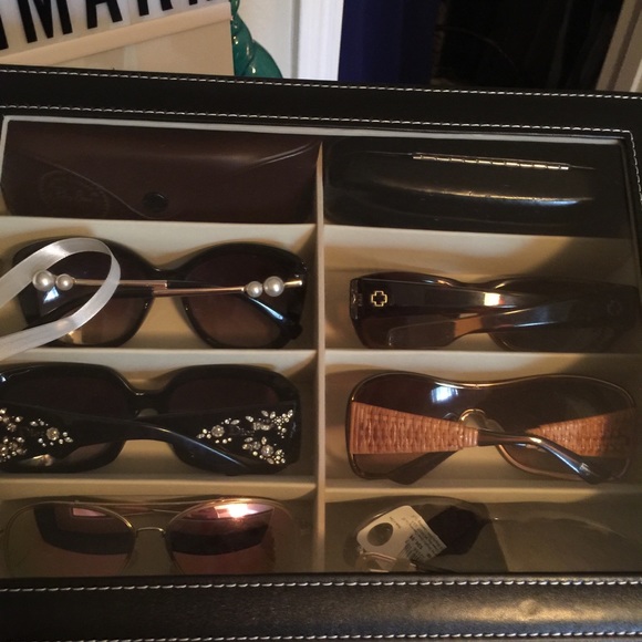 Sunglasses display case - Picture 2 of 3